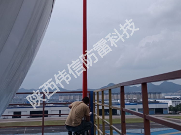 12米玻璃鋼避雷針，衛(wèi)星通訊站避雷針產(chǎn)品展示一